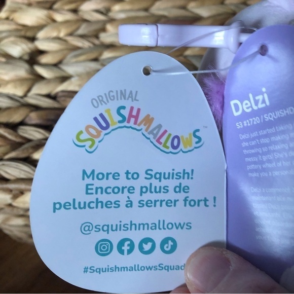 Squishmallows Delhi the Easter Donkey 3” clip - Picture 6 of 9